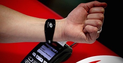 英国橄榄球队Saracens季票采用可支付的NFC腕带