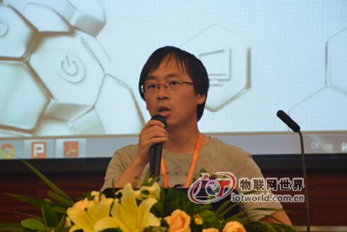 京东智能硬件事业部总负责人邓正平发表演讲
