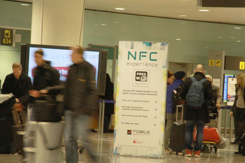 NFC手机:脚步近 路尚远