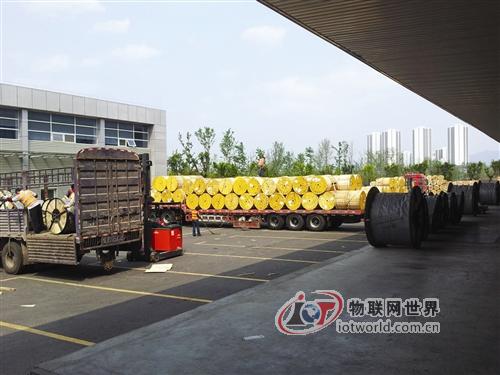  重庆移动西南大区物流基地连夜为雅安灾区运送物资