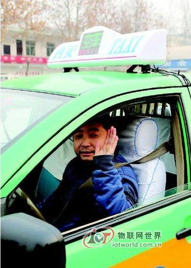 出租车换顶灯遇劫可自动报警