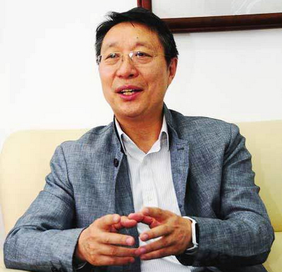 　　公交一卡通芯片、银行卡芯片、第二代U盾安全支付技术、高速公路ETC收费支付技术、水电煤气插卡芯片、金融社保卡芯片等，这一系列产品的背后都用到了握奇的数据安全解决方案。这家在数据安全服务方面颇有积淀的公司开始向可穿戴领域扩展。4月22日，握奇在北京发布了其首款可支付的智能手表 Sharkey，首次推出面向消费者的可穿戴设备，这也是其作为数据安全解决方案提供商，首次从幕后走向前台。