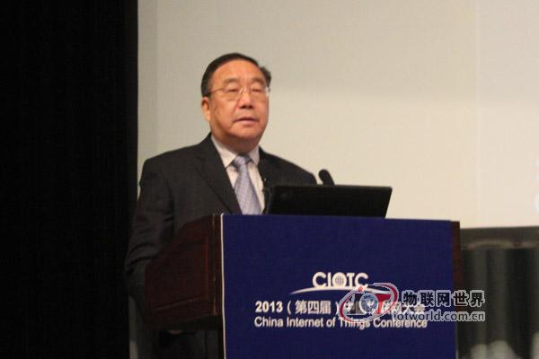 中国电子学会名誉理事长  吴基传