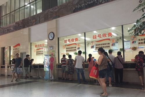 成都：医院执行“医保卡家庭成员互用”新政情况各异