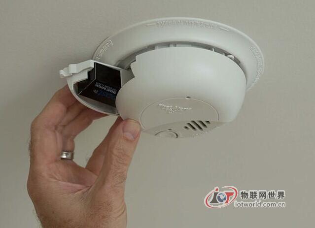 智能电池让普通烟雾报警器也能向手机发警报 物联网世界网