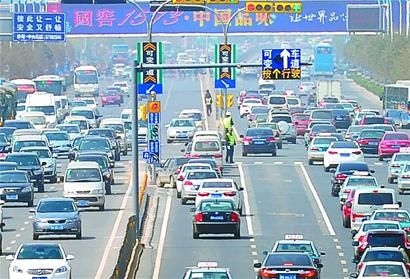 济南首条智能可变车道开始试运行