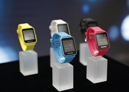 　　公交一卡通芯片、银行卡芯片、第二代U盾安全支付技术、高速公路ETC收费支付技术、水电煤气插卡芯片、金融社保卡芯片等，这一系列产品的背后都用到了握奇的数据安全解决方案。这家在数据安全服务方面颇有积淀的公司开始向可穿戴领域扩展。4月22日，握奇在北京发布了其首款可支付的智能手表 Sharkey，首次推出面向消费者的可穿戴设备，这也是其作为数据安全解决方案提供商，首次从幕后走向前台。