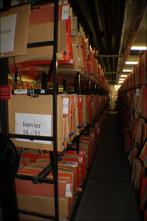 医院的中央档案室内大约有4万份病历粘贴Tageos的RFID标签