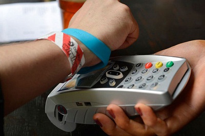 可穿戴+NFC 干掉二维码支付还得从线下做起