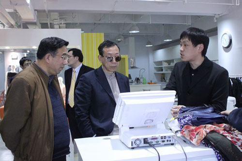 利奥创新科技智能收银系统为官员们带来惊喜