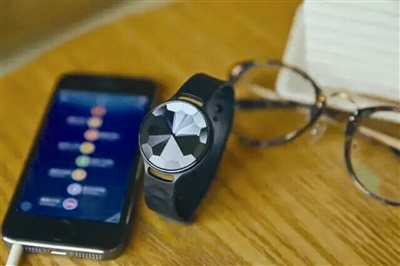 杭州带市民卡功能的刷刷手环月底面世 下月起可刷“手”