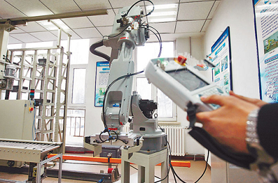 2017年广东省欲推动1950家以上企业开展机器换人