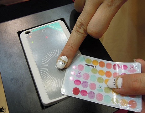 炫酷潮科技 NFC结合艺术指甲让你成为闪亮之星